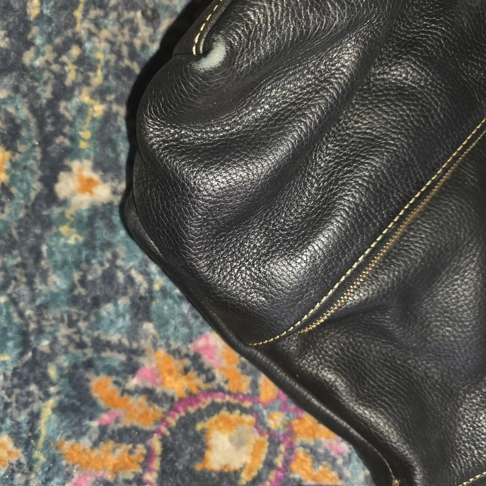 Dooney & Bourke classic dooney